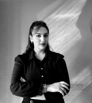 stj-av-nesrin-kosar-blackwhite stj-av-nesrin-kosar-blackwhite